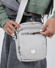 Charger l&#39;image dans la galerie, Kingz Side Bag- Cream
