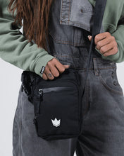 Carregar imagem no visualizador da galeria, Kingz Side Bag- Black
