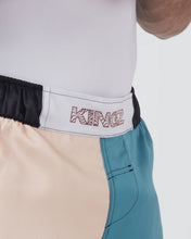 Lade das Bild in den Galerie-Viewer, Flow Performance Series Shorts - Tan
